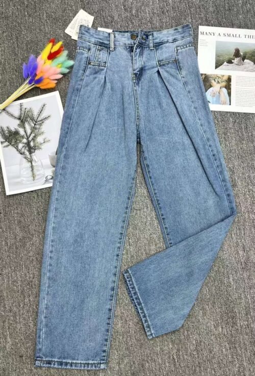 High-waisted straight-leg jeans with pleated design