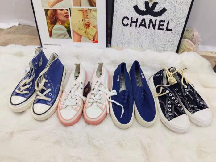 Same style sneakers for men and women small assortments - Tradedubai.ae Wholesale B2B Market