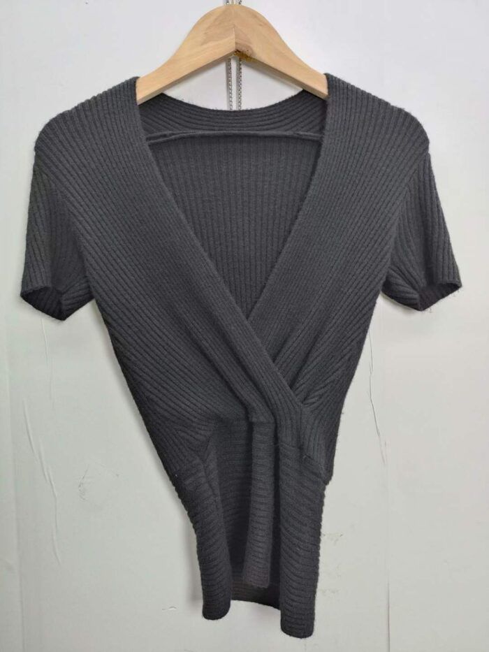 Womens low-cut sexy sweater the fabric is soft and very elastic - Tradedubai.ae Wholesale B2B Market