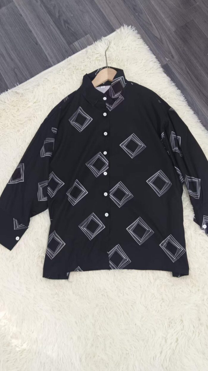 Womens new retro loose version large size printed western-style shirts2 - Tradedubai.ae Wholesale B2B Market