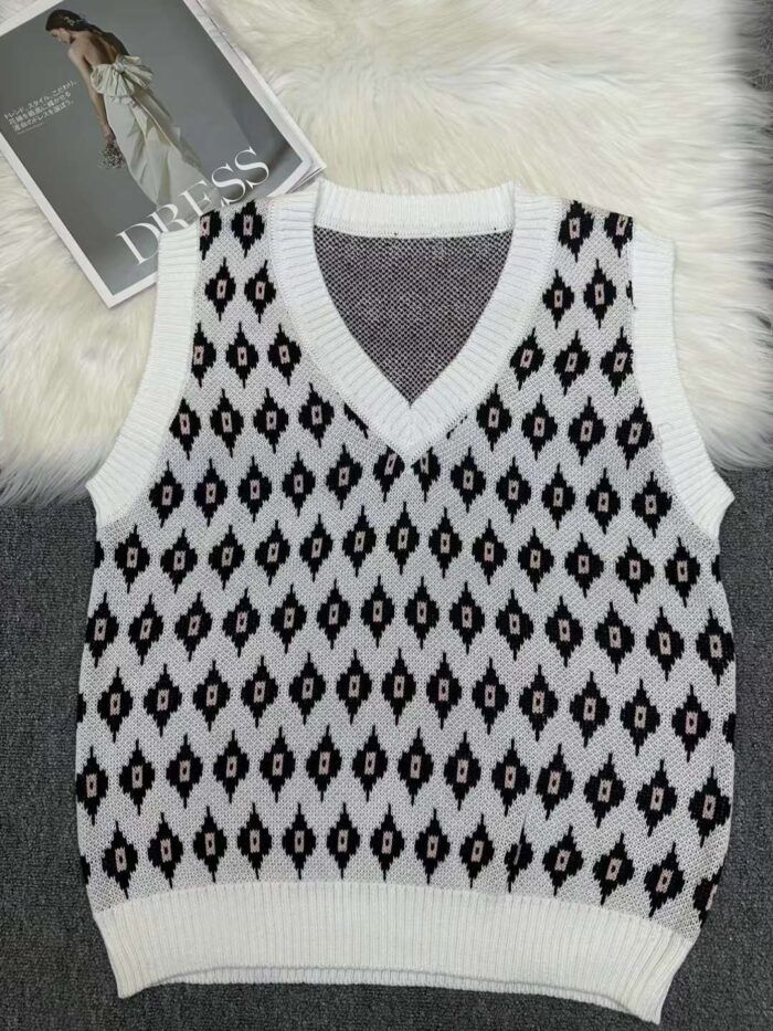 knitted vests worn over layered houndstooth cartoon vests - Tradedubai.ae Wholesale B2B Market