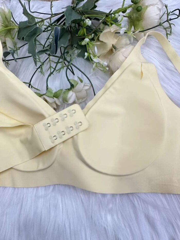 seamless glossy push-up bra breast pads are removable and shoulder straps are adjustable - Tradedubai.ae Wholesale B2B Market