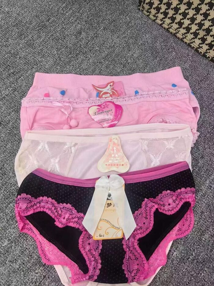 Slightly defective underwear The large items are mainly boxer dyed some have yellow spots which does not affect sales at all - Tradedubai.ae Wholesale B2B Market