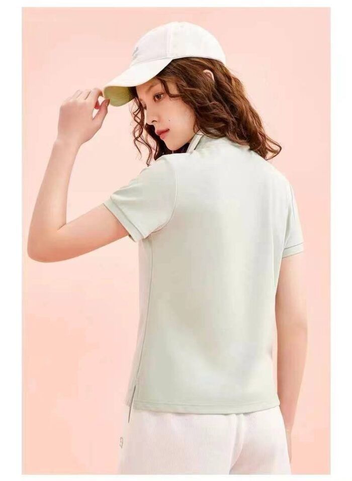 Beautiful girls Polo lapel short-sleeved slim-fitting top with slits on both sides