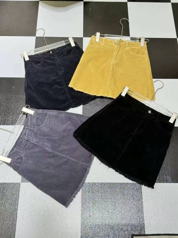 Single four-color corduroy hip-covering skirt for women fashionable short A-line skirt