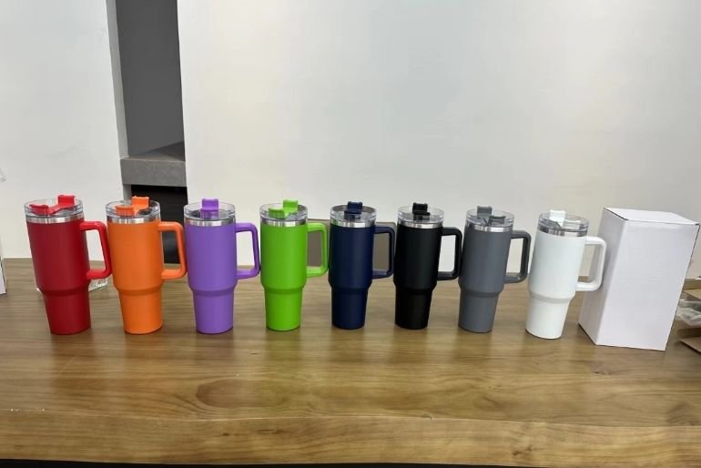 40 Portable Cup 1200ml at Least 5 Colors RandomlyMixed Excluding White 40 Portable Cup 1200 ml (at Least 5 Colors Randomly Mixed, Excluding White) MOQ:1Box - Image 1
