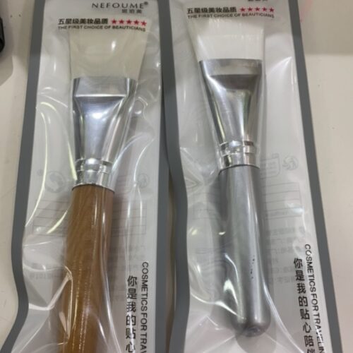 014 plus-Sized Wooden Stick Facial Treatment Brush MOQ:1 B0X