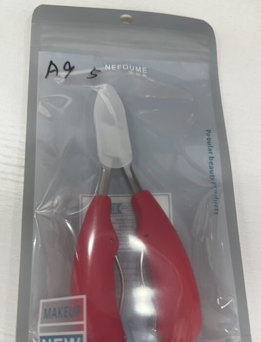A9 Red Hit Cuticle Nipper MOQ :1 B0X - Tradedubai.ae Wholesale B2B Market