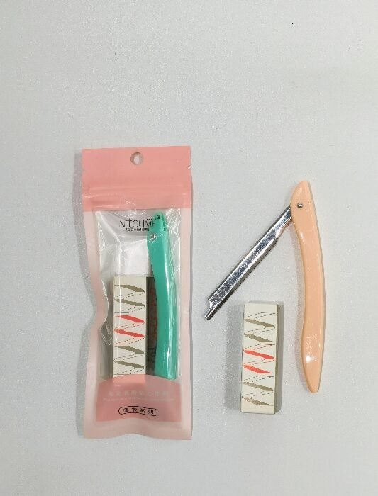 Md 3414 Eyebrow Razors Get 10 Blades in Bags MOQ :1B0X - Tradedubai.ae Wholesale B2B Market