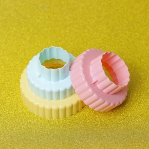 Royalford Double-Side Cookie Cutters | 9x9x4 cm | RF10967 | Round Cookie Cutter and Fondant Cutter| Plastic Cookie Cutter| Multi-color Cutters| Set of 3 - Image 4