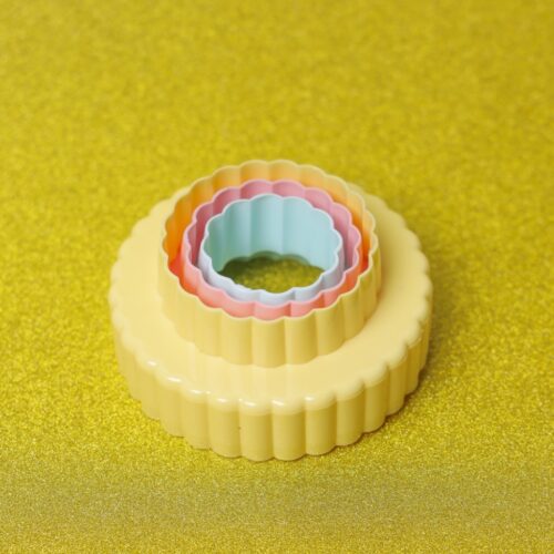 Royalford Double-Side Cookie Cutters | 9x9x4 cm | RF10967 | Round Cookie Cutter and Fondant Cutter| Plastic Cookie Cutter| Multi-color Cutters| Set of 3 - Image 6