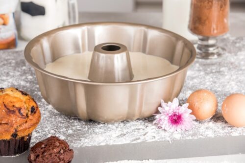 Royalford RF8801 Bundt Form Pan (Size 25.5 x 8 cm, 0.7 mm), Premium Gold Colour Non-Stick Round Cake Tins, Durable Cake Trays for Baking - Image 3